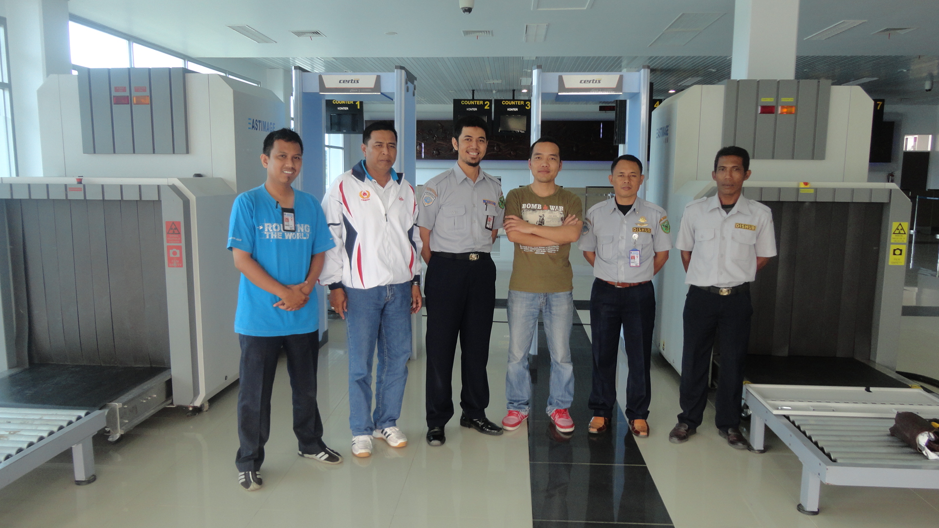 Máquina de rayos X en el aeropuerto de Indonesia 2